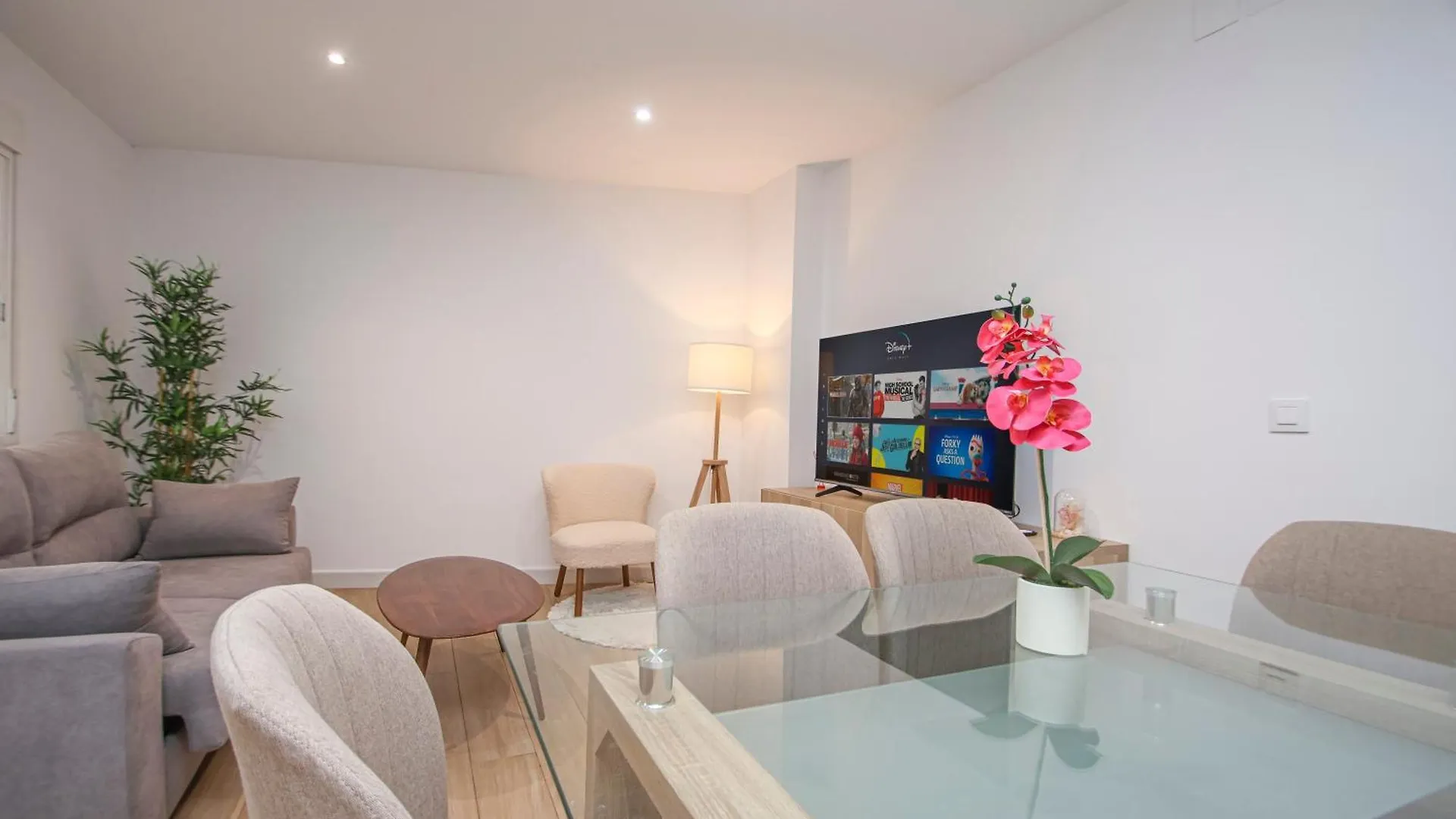 Luxurious & Spacious 4Br Apt Next To Cathedral Sewilla Apartament